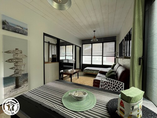 Renovated house near beach with private courtyard, bikes and baby equipment