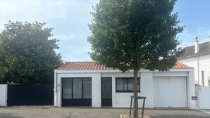 Unclassified image, 5 of 30, button - Renovated house near beach with private courtyard, bikes and baby equipment (Les Sables-d'Olonne)