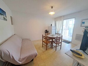 TV - Ground floor apt with direct beach access, large terrace, equipped kitchen, PARKING (Marseillan-Plage)