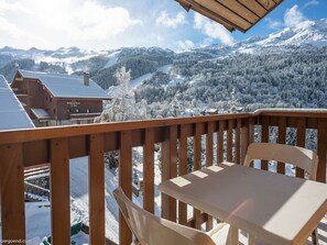 Outdoor dining - Large contemporary apartment for 10, near slopes and center, lift and Wifi included (Méribel)