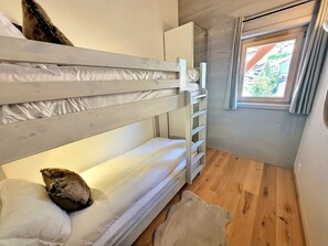 3 bedrooms, iron/ironing board, free WiFi