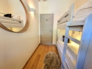 3 bedrooms, iron/ironing board, free WiFi