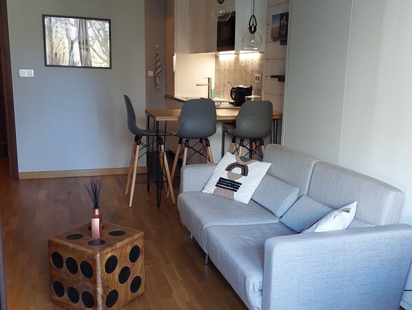 TV - Comfortable renovated studio in green residence in Chamonix (Chamonix-Mont-Blanc)
