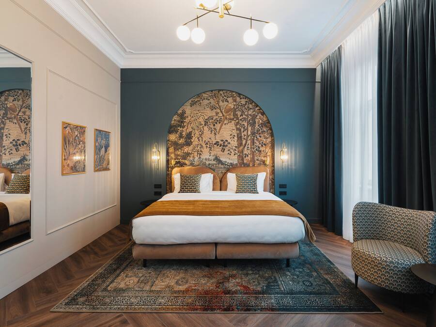 Premium Room, 1 King Bed | In-room safe, free cribs/infant beds, free WiFi, bed sheets