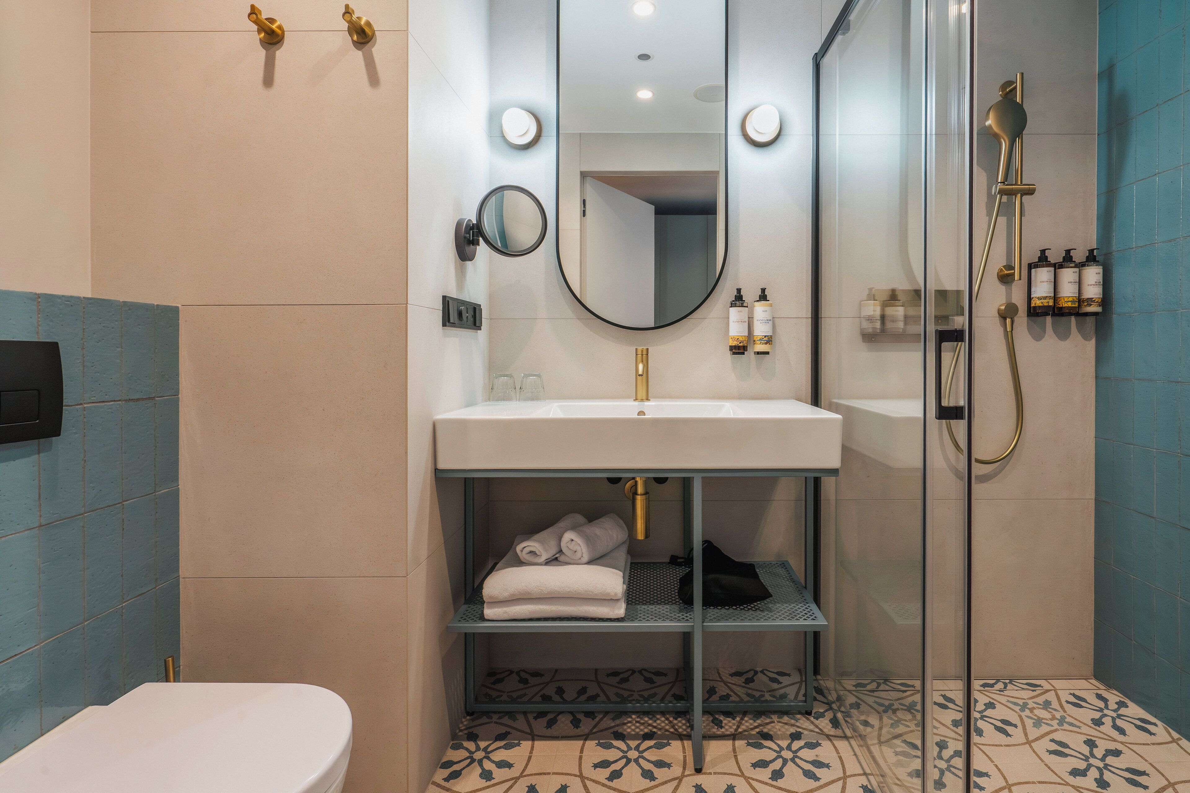 Safe på rommet, barnesenger (inkludert), wi-fi (inkludert) og sengetøy