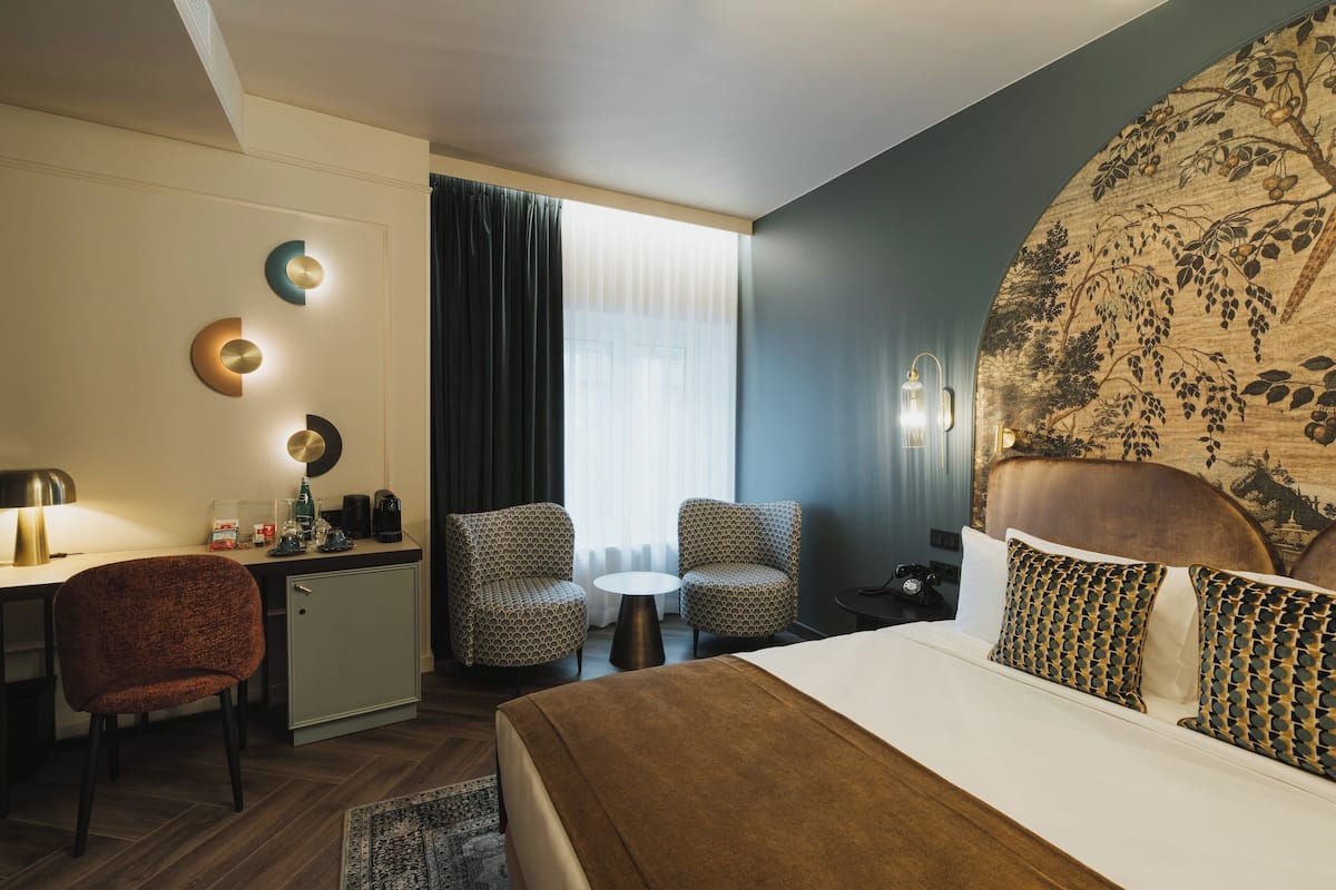 Standard Room, 1 King Bed, Accessible Bathtub | In-room safe, free cribs/infant beds, free WiFi, bed sheets