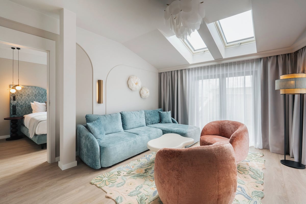 Royal Suite, 1 Bedroom (Wawel Royal Castle View) | In-room safe, free cribs/infant beds, free WiFi, bed sheets