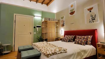 1 habitación, escritorio, tabla de planchar con plancha y wifi gratis