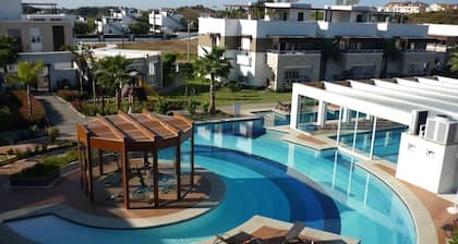 Side, 3-room apartment with pool area (in&out) & balcony, long stays welcome