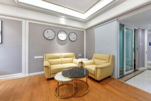 Interior - Junfu Hotel (Guangzhou Panyu Square Metro Station) (Guangzhou)