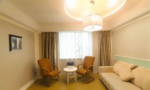 Living area - Junfu Hotel (Guangzhou Panyu Square Metro Station) (Guangzhou)