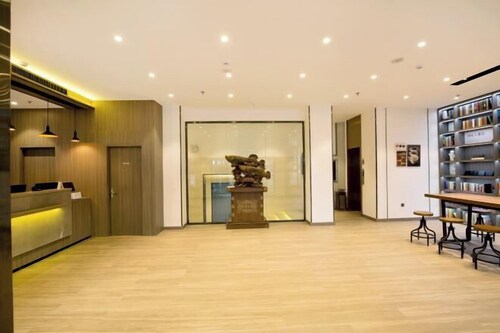 HanTing Hotel (Changchun Hongqi Street This Hill Hotel)