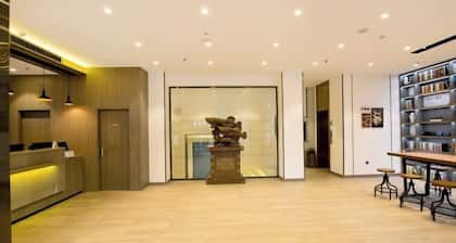 HanTing Hotel (Changchun Hongqi Street This Hill Hotel)