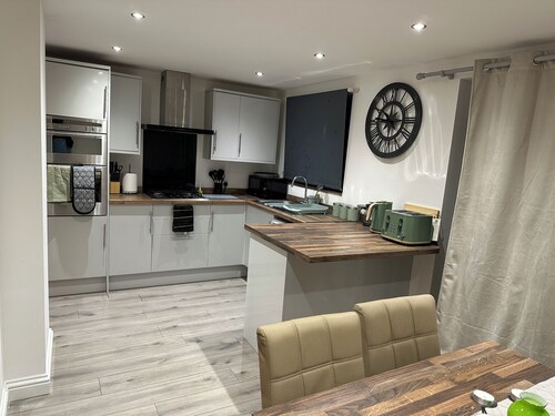 Marvelous 3-bedroom house with WiFi in Doncaster