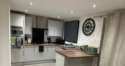 Marvelous 3-bedroom house with WiFi in Doncaster