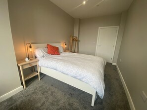 1 chambre, bureau, fer et planche à repasser, Wi-Fi