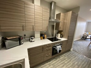 Fridge, microwave, oven, electric kettle - Chic Mill conversion beside Piece Hall & Eureka! (Halifax)