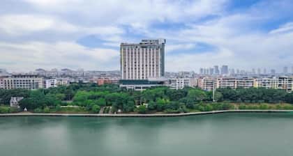 GanZhouXiangjiangwan International Hotel (South Gate Ancient City Wall)