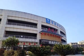 Unclassified image, 5 of 105, button - GanZhouXiangjiangwan International Hotel (South Gate Ancient City Wall) (Ganzhou)