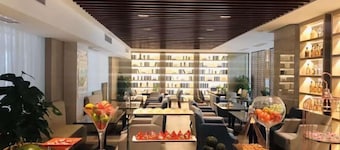 GanZhouXiangjiangwan International Hotel (South Gate Ancient City Wall)