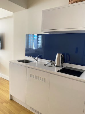 Estudio Deluxe, balcón, vistas al mar | Cocina privada