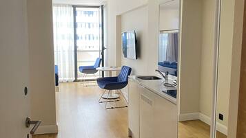 Deluxe Studio, Balcony, Sea View | Soundproofing, free WiFi