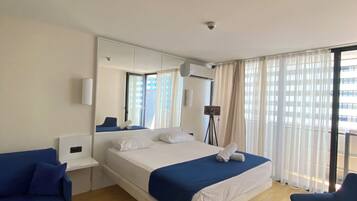 Deluxe Studio, Balcony, Sea View | Soundproofing, free WiFi