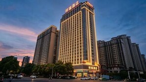 A multi-story hotel with a prominent entrance and signage. - Xiangrui Hotel (Hunan University of Technology Branch) (Zhuzhou)