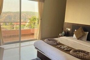 Iron/ironing board - Hotel Mahabaleshwar Mount View (Satara)