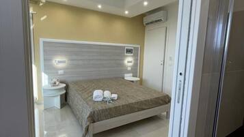 Zimmersafe, Schreibtisch, schallisolierte Zimmer, kostenloses WLAN