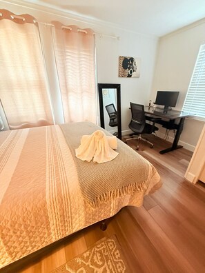 3 bedrooms, desk, iron/ironing board, free WiFi