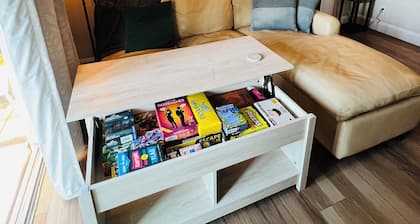 Charming 2 bedroom house 5 miles from Logan Airport/ Boston. Walking to train.