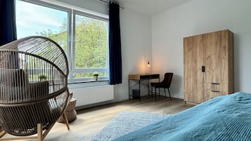 3 bedrooms, desk, travel crib, WiFi