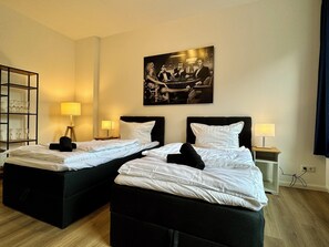 3 Schlafzimmer, Schreibtisch, Reisekinderbett, WLAN