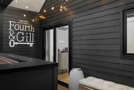Lobby. Vibrant townhome near downtown, breweries & campus