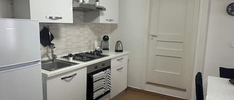 Refrigerador, microondas, horno, placa de cocina