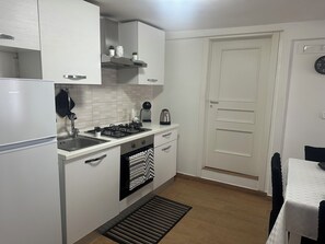 Fridge, microwave, oven, stovetop - Your gateway to a unique experience in the heart of Catania (Catania)
