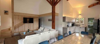 Luxury family villa, furnished 4*, 10/12 people, beach 150m away, Spa, golf course