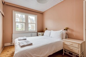 3 quartos, escrivaninha, ferros/tábuas de passar roupa, Wi-Fi