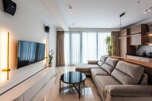 Smart TV - Luxury Penthouse Near City Center with Stunning Panoramic Views (București)