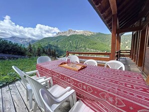 Outdoor dining - Chalet face aux étoiles (Molines-en-Queyras)