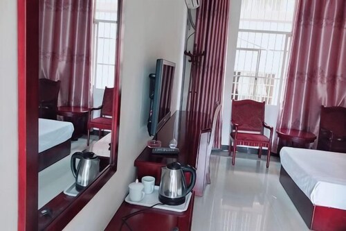 Jinghong HuaJing Hotel