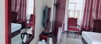 Jinghong HuaJing Hotel