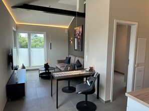 Smart TV, stereo - Attractive flat with underground connect. to Hamburg +20 min. to the Baltic Sea (Großhansdorf)