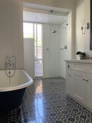 Towels, soap, toilet paper - Artist’s home in the Avenues, 3-bedroom house in amazing Cape Town with WiFi (Cape Town)
