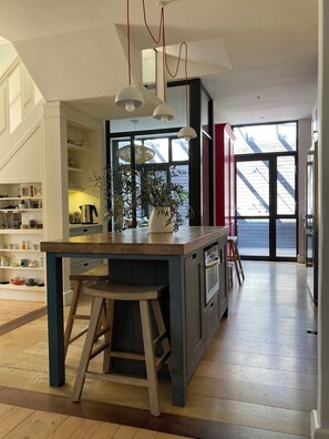 Interior - Artist’s home in the Avenues, 3-bedroom house in amazing Cape Town with WiFi (Cape Town)
