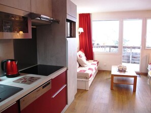 Interior - 50m from resort center, 3rd floor, view mountain, balcony, tv, ski locker, 43m², Avoriaz (Avoriaz)