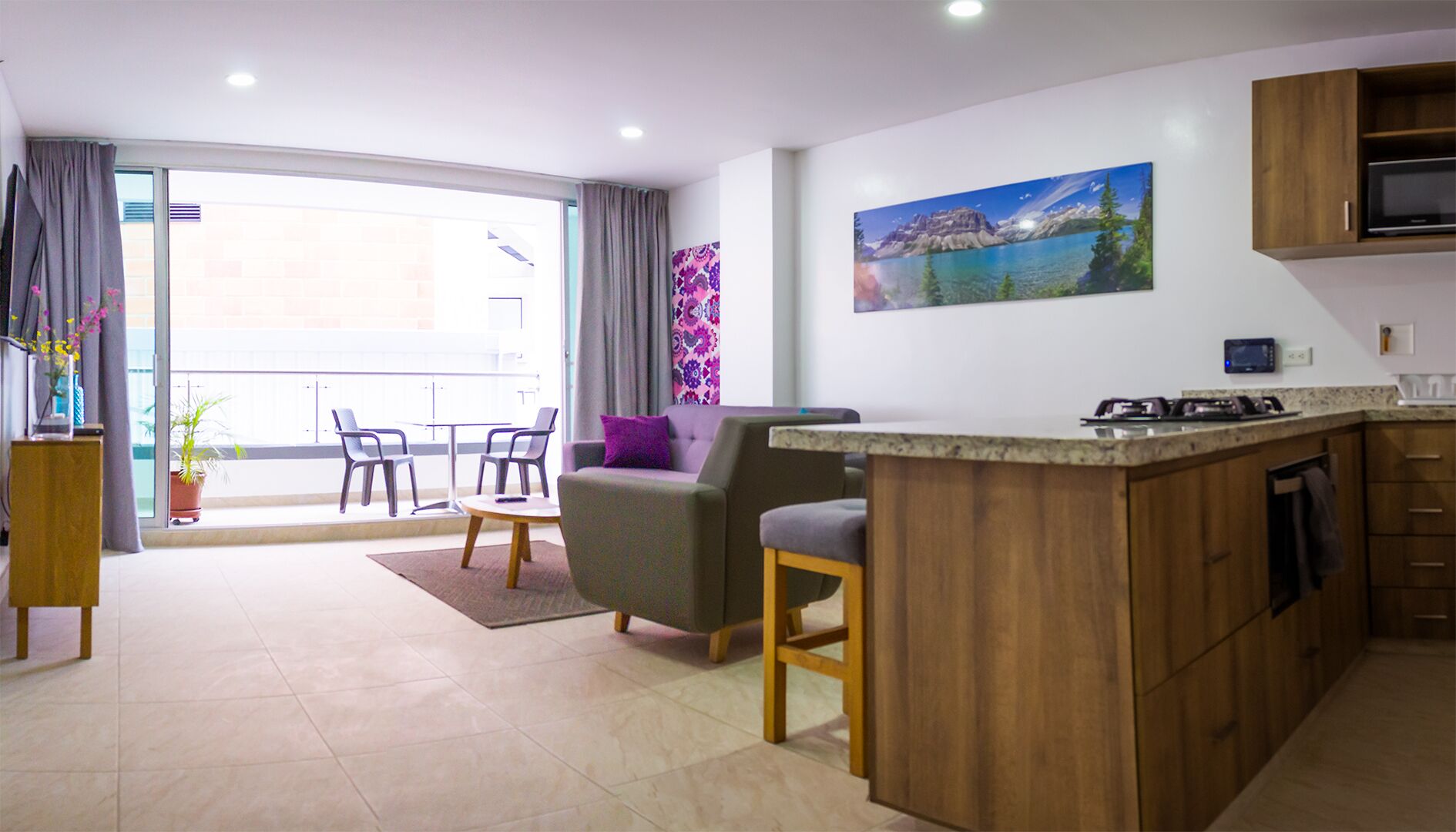 Deluxe Apartment, Courtyard View | Living room | Printers