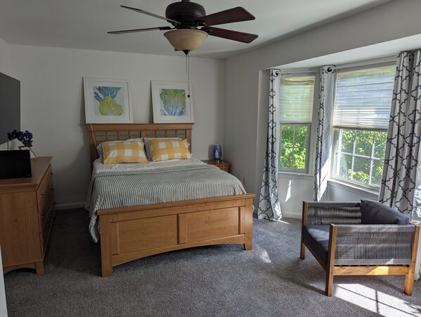 3 bedrooms, iron/ironing board, WiFi, bed sheets