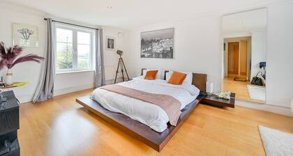 3BR Brentford Apt Overlooking Syon Park | Heathrow 20Min